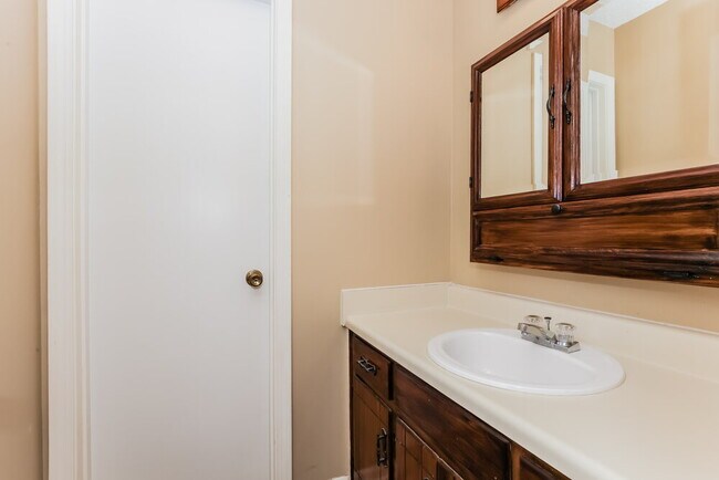 Building Photo - 4829 Catskill Dr