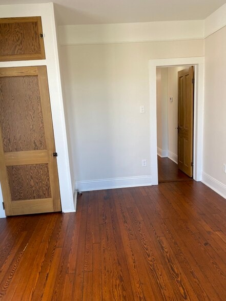 Living entry - 1414 Thalia St