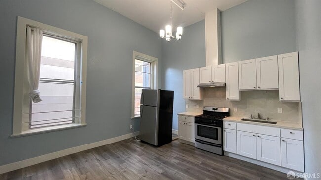 Building Photo - 375 12th St