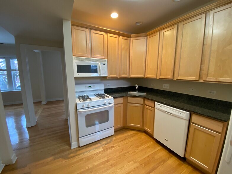 Building Photo - 3246 N Clifton Ave