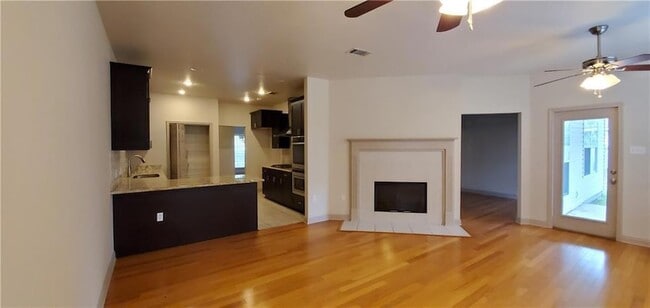 Building Photo - 2112 Summertree Dr