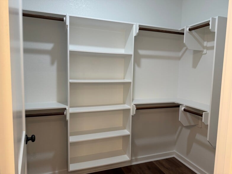 Building Photo - 5041 Mooney Fls Dr