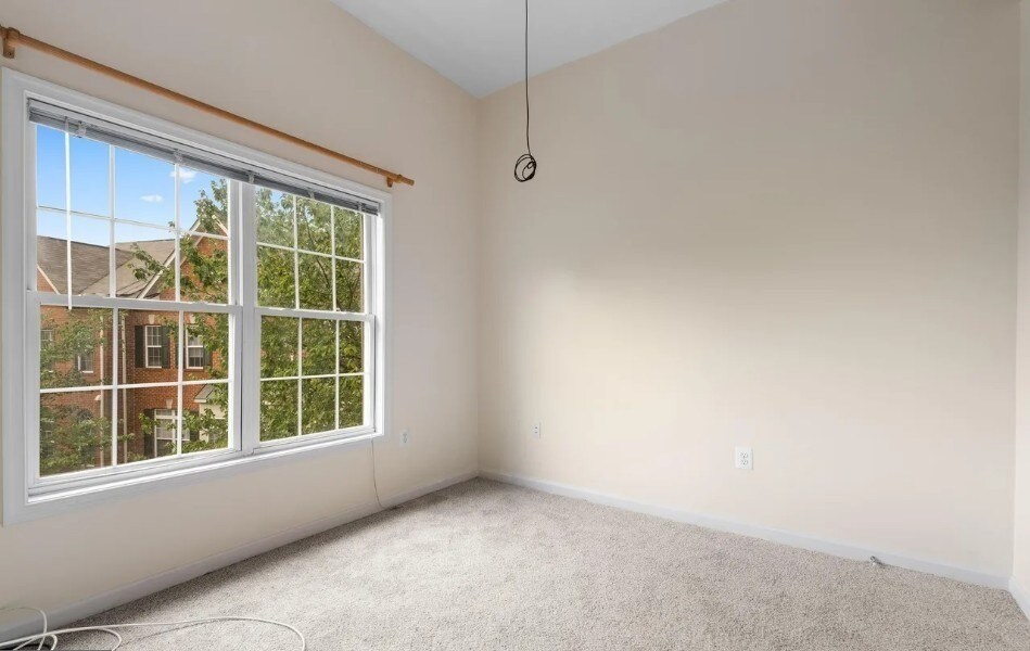 Building Photo - 417 Clayton Ln