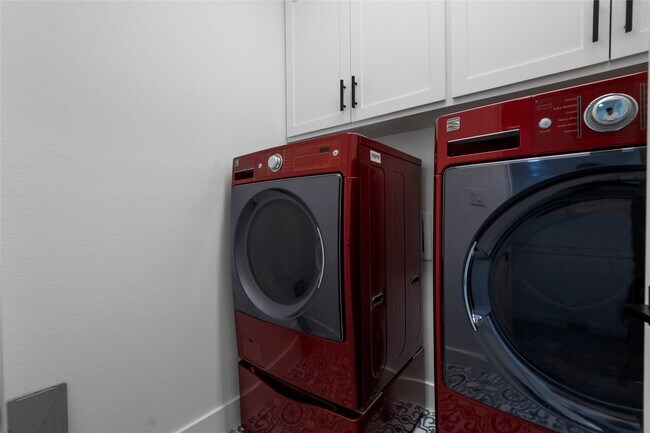 Building Photo - 6623 Cohn St