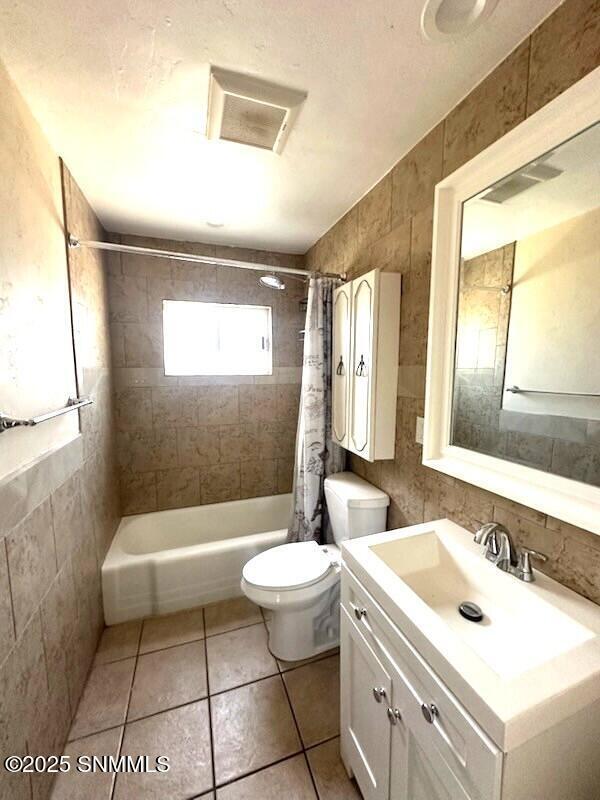 Building Photo - 1825 Anderson Dr