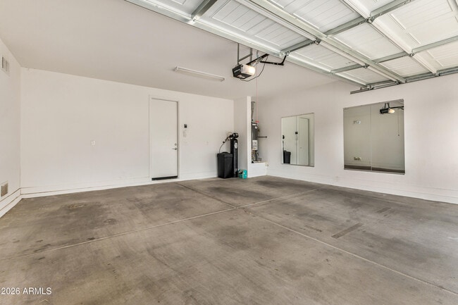 Building Photo - 2042 W Lariat Ln