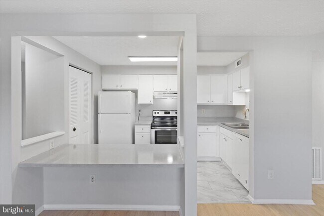 Building Photo - 8385 Brockham Dr
