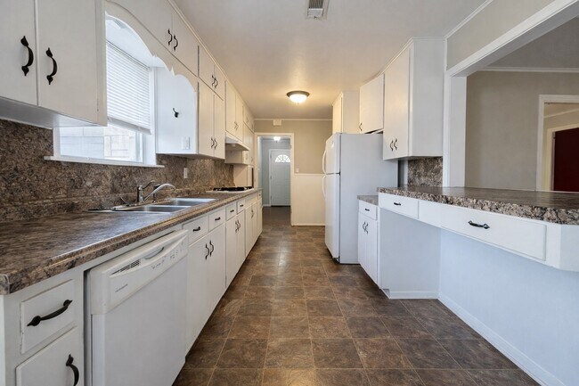 Building Photo - 942 TX-60