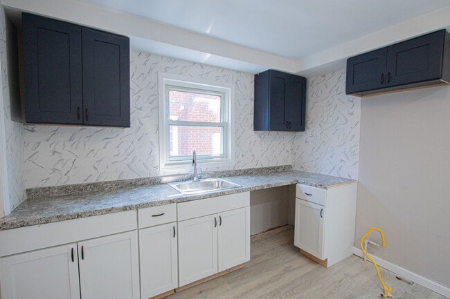 Building Photo - Spacious Three Bedroom home