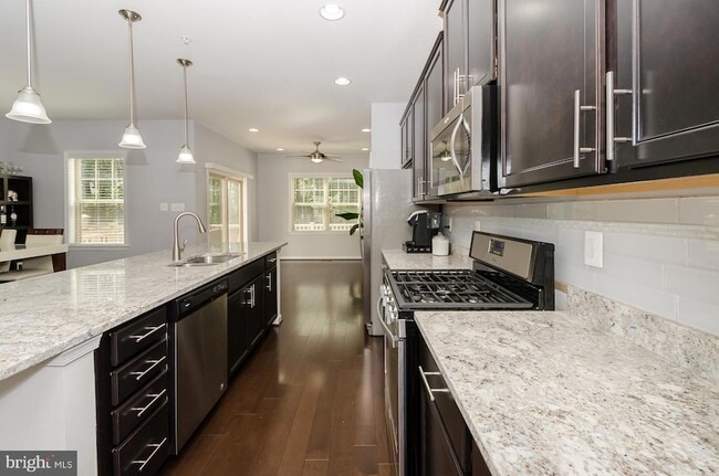 Building Photo - 7523 Holly Ridge Dr