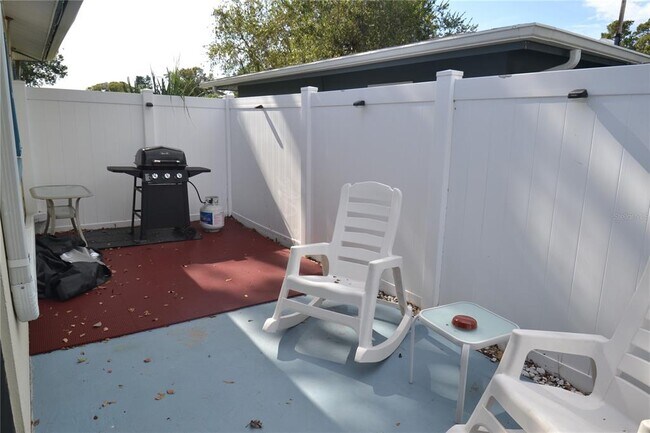 Building Photo - 1712 Suffolk Dr