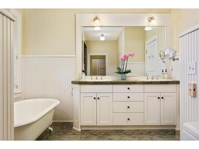 Building Photo - 1776 Knox Ave S