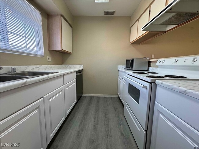 Building Photo - 2750 S Durango Dr