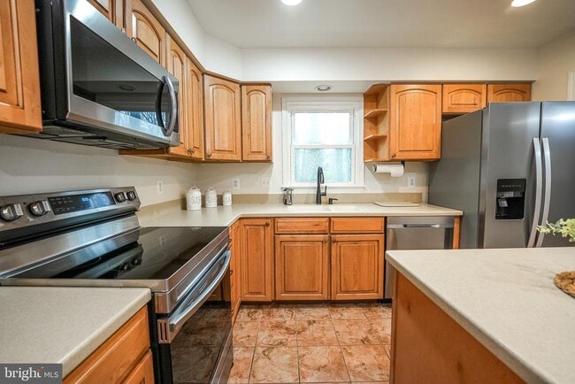 Building Photo - 4230 Avon Dr