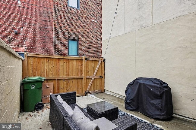 Building Photo - 443 S Robinson St