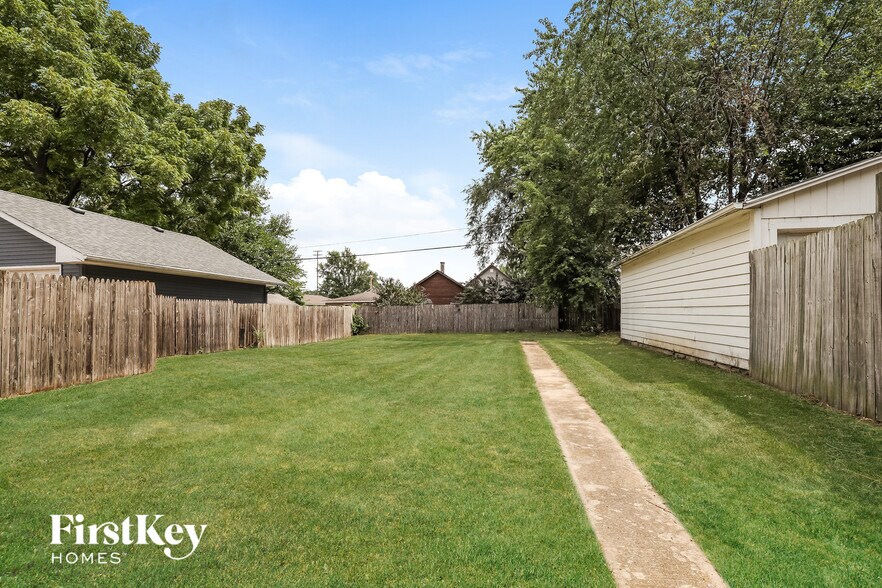 Building Photo - 814 Bowditch St