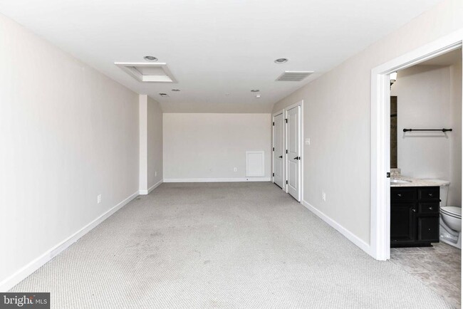 Building Photo - 3160 Yeager Dr