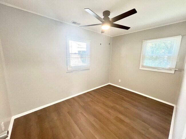 Building Photo - 219 N 37th St