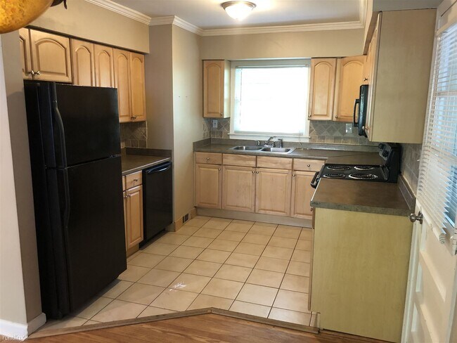 Building Photo - 3 br, 1 bath House - 2550 Graywall Street