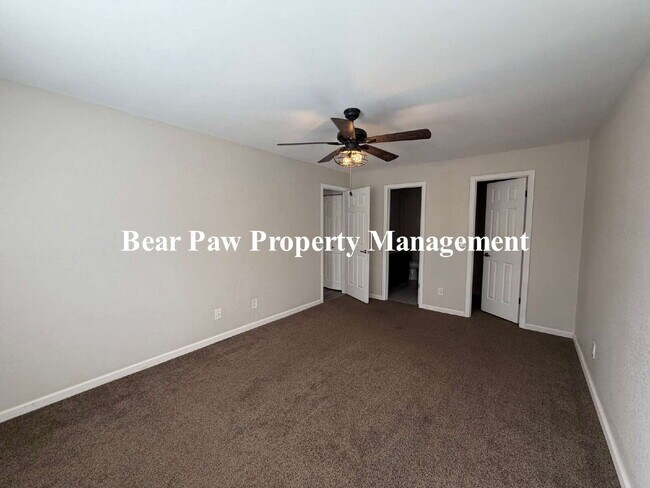 Building Photo - "Charming 2-Bed, 2-Bath Condo!"