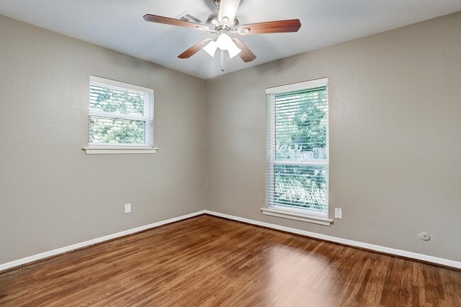 Building Photo - 9522 Emnora Ln