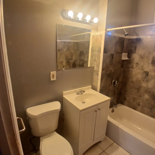 Building Photo - 490 Edgewood St