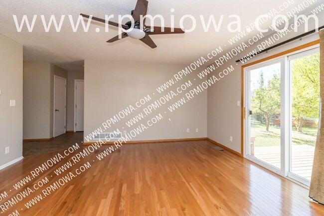Building Photo - 770 SE Harper Dr