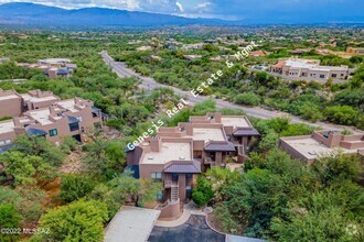 Building Photo - Lovely Sabino Canyon Condo