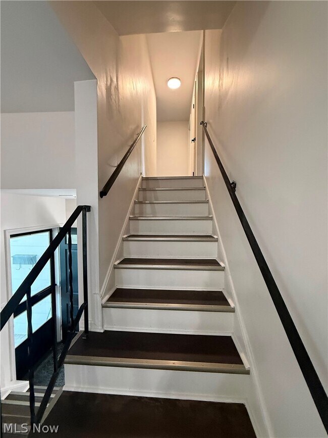 Building Photo - 6939 Highland Dr