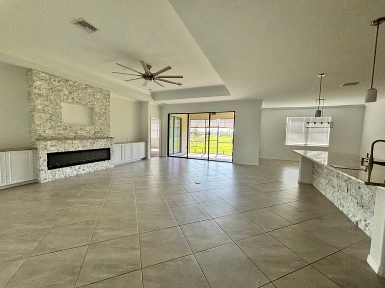 Building Photo - 14527 Palamos Cir