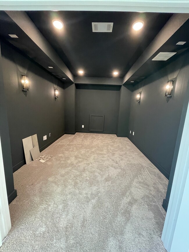 Building Photo - 15623 Roscobie Park Dr