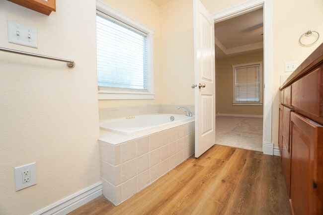 Building Photo - 11565 W Zachery Ave