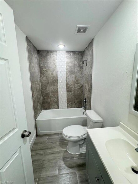 Building Photo - 851 Bedford Dr