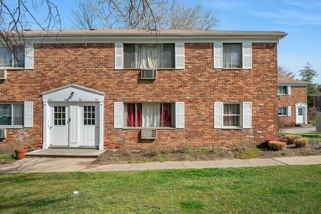 Primary Photo - 180 Littleton Rd