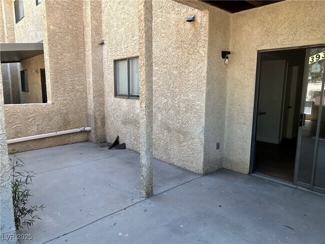 Building Photo - 3937 S Torrey Pines Dr
