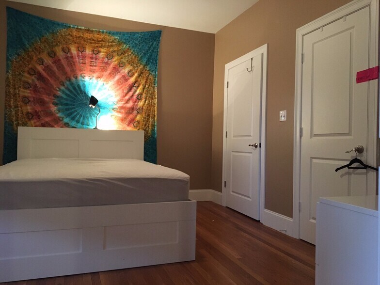 Building Photo - 23 Saint Lukes Rd