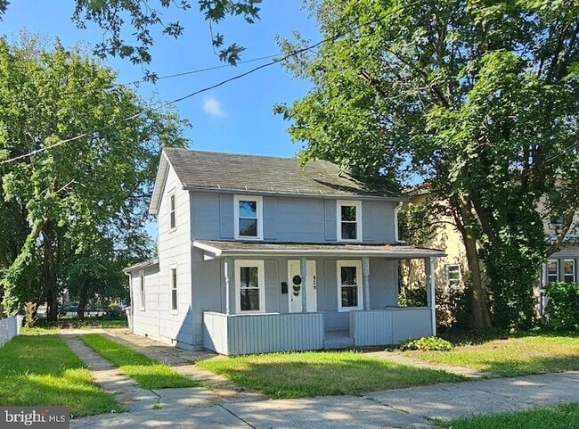 Primary Photo - 629 E Quince St