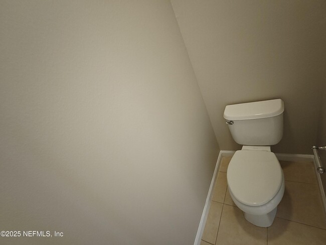 Building Photo - 6918 Roundleaf Dr