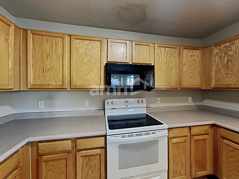 Building Photo - 11940 W Charter Oak Rd