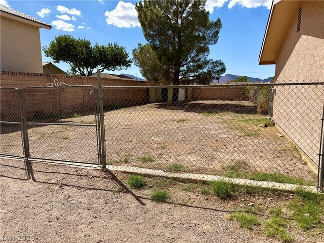 Building Photo - 1571 Turf Dr