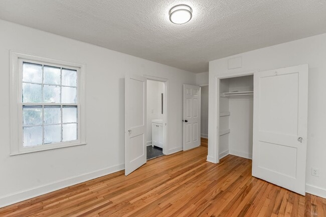 Building Photo - 806 S Moore Rd
