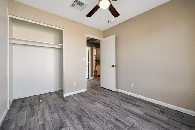 Building Photo - 2701 E Villa Rita Dr