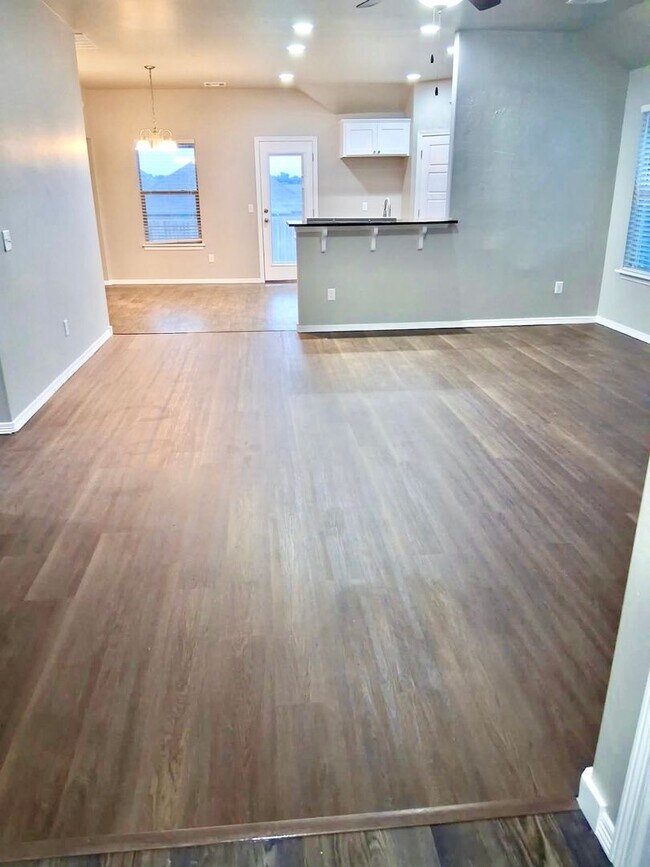 Building Photo - Beautiful 4-Bedroom Home in Edmond – Avail...