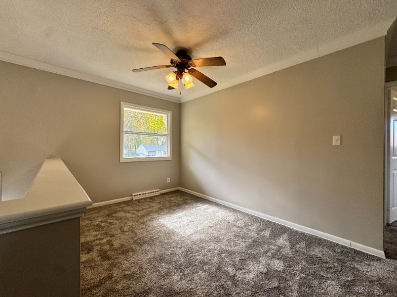 Building Photo - 154 W Good Ave