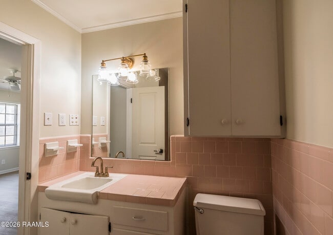 Building Photo - 1401 E Bayou Pkwy