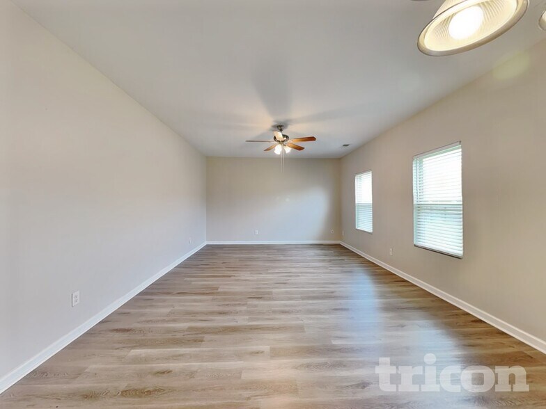 Building Photo - 646 Nonsuch Way