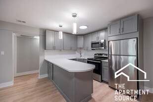 Building Photo - 1214 N La Salle Dr