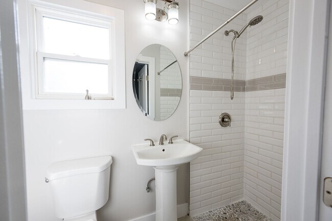 Building Photo - 3139 Nimitz Blvd, San Diego, CA 92106