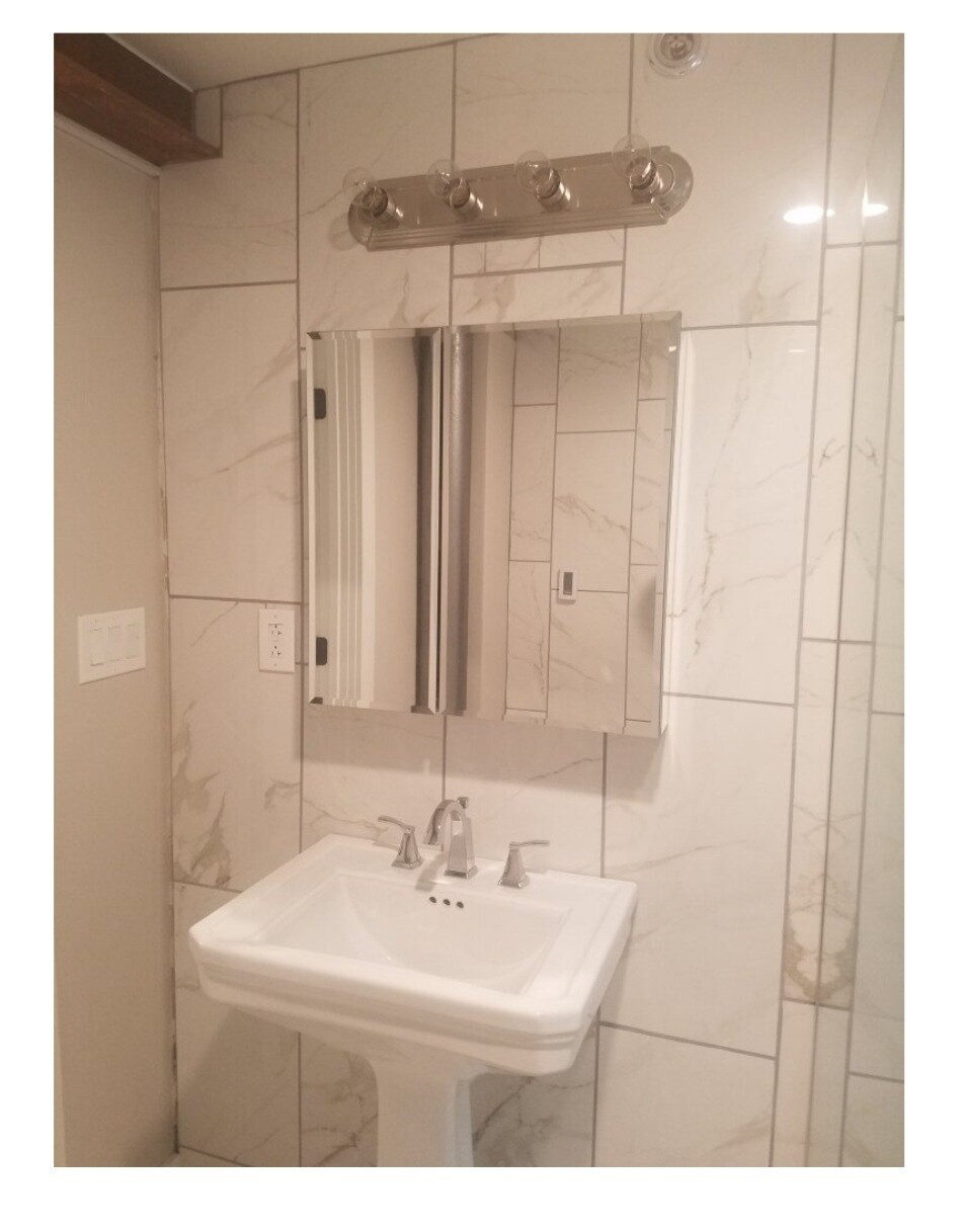 Master bathroom - 2362 Main St
