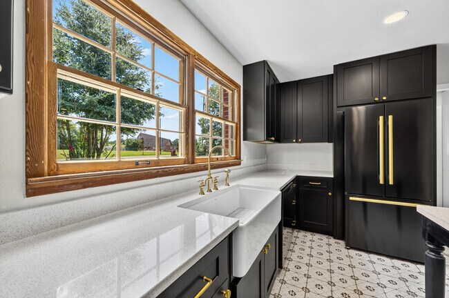 Building Photo - 758 9th Ave